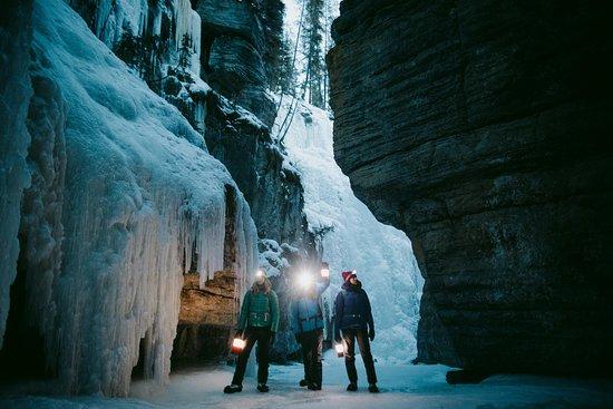Maligne Canyon Icewalks